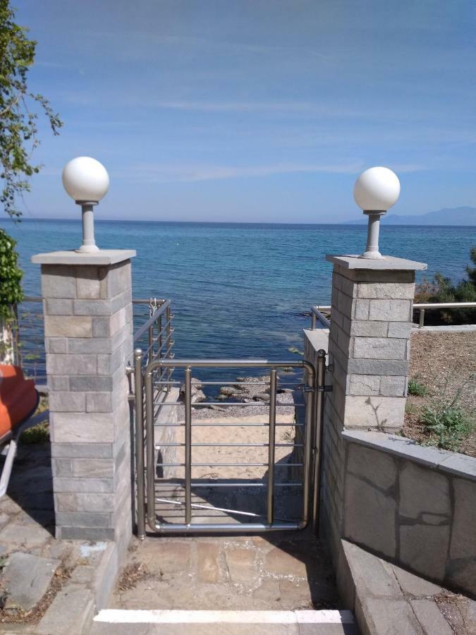 Evaliana Seaside Apartment Palaiontsiflikion Ngoại thất bức ảnh
